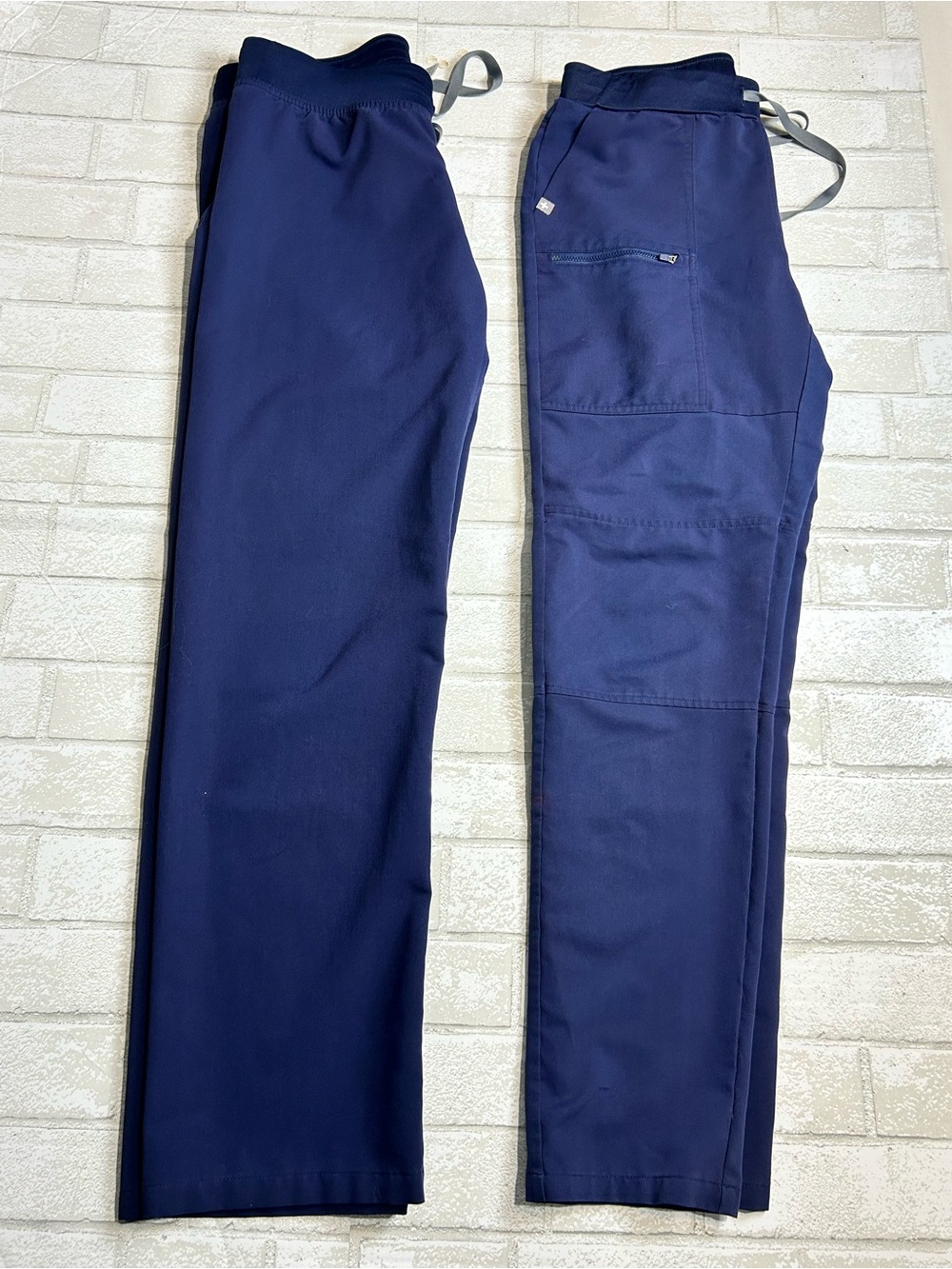 Figs Women’s Navy Joggers Straight leg Scrubs Bundle size small